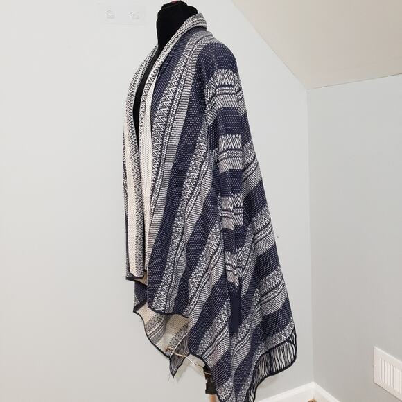 Charming Charlie Aztec Print Fringe Open Cardigan Medium - Picture 7 of 10